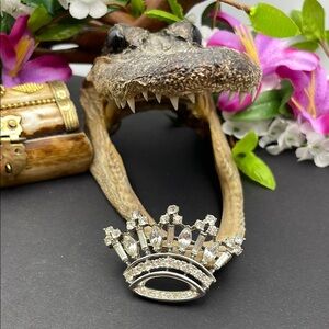 Crown Trifari crown brooch vintage🔥